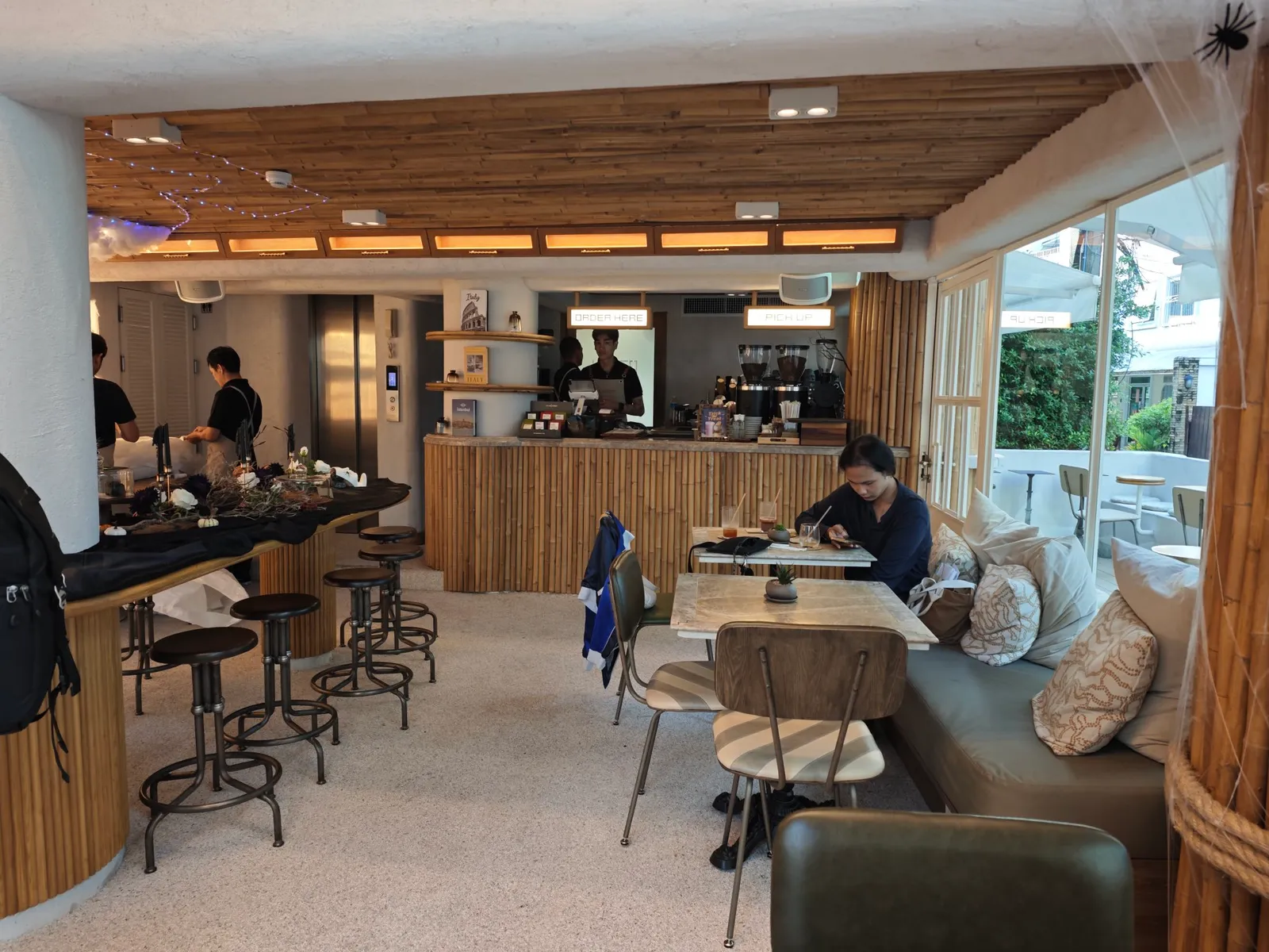 Lucca Thonglor photo 2